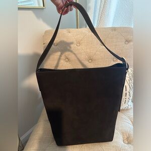 Viral Madewell The Essential Bucket Tote - Suede Dark Carob